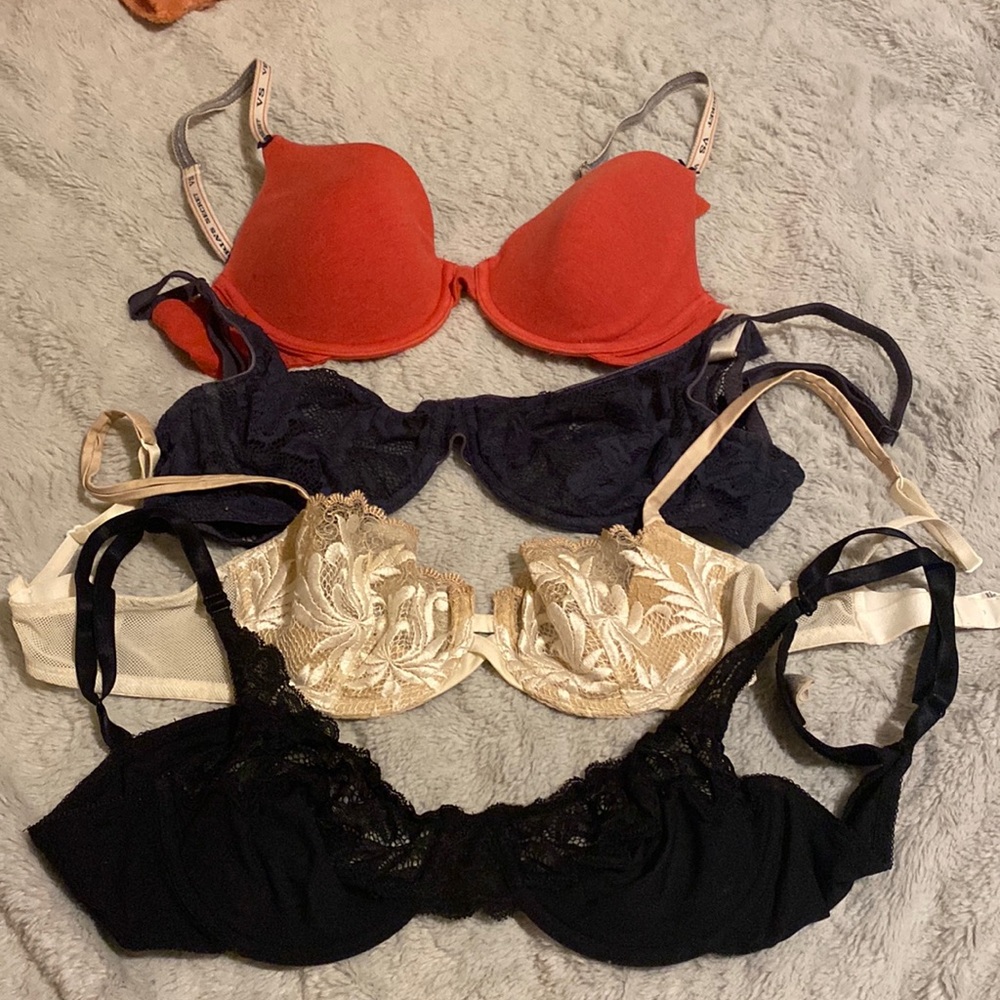 VICTORIA’S SECRET 34C BRAS